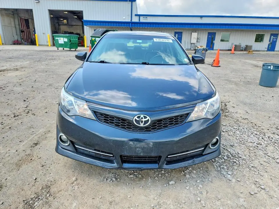 2014 TOYOTA CAMRY SE  