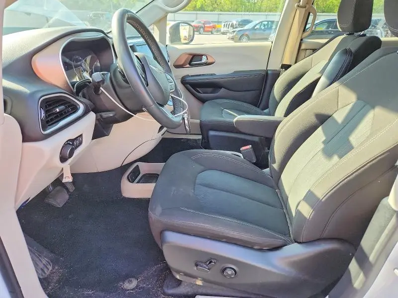 2022 CHRYSLER VOYAGER LX  