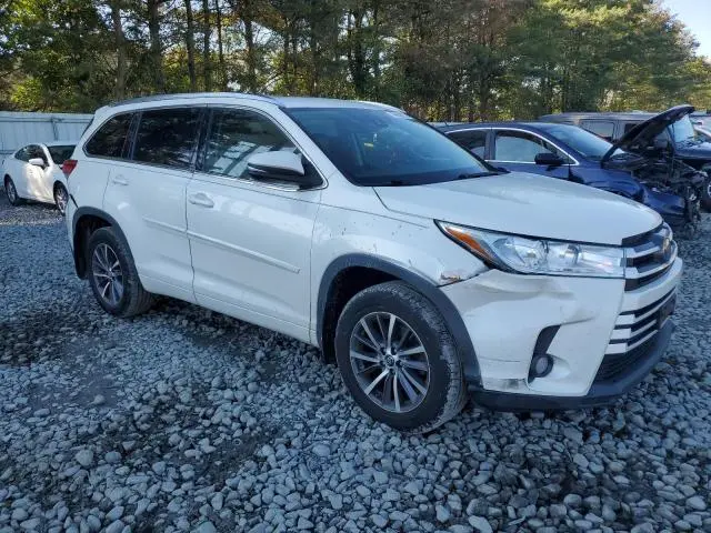 2018 TOYOTA HIGHLANDER SE  