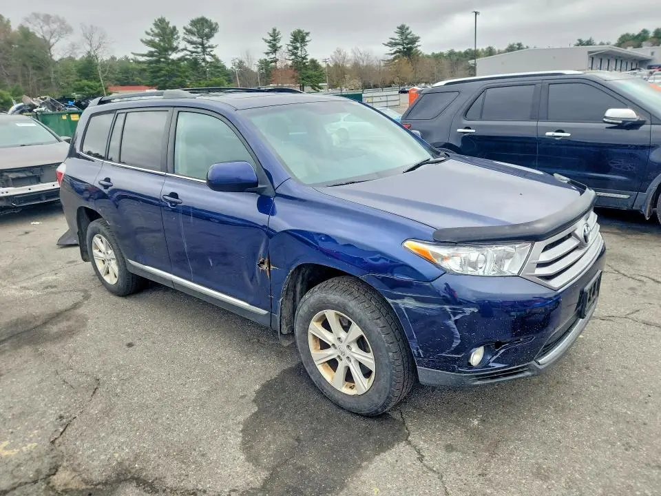 2013 TOYOTA HIGHLANDER SE  