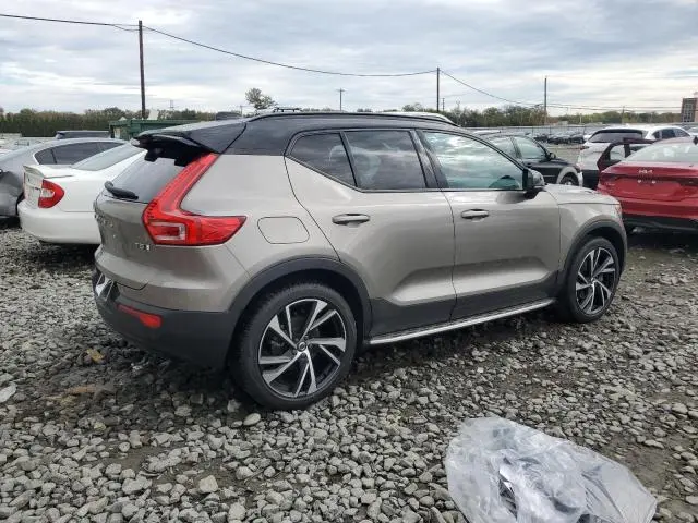 2022 VOLVO XC40 T5 R-DESIGN  