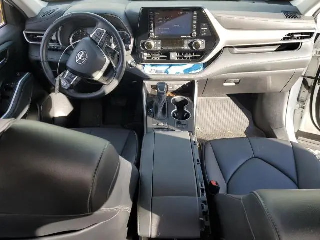 2022 TOYOTA HIGHLANDER XLE  