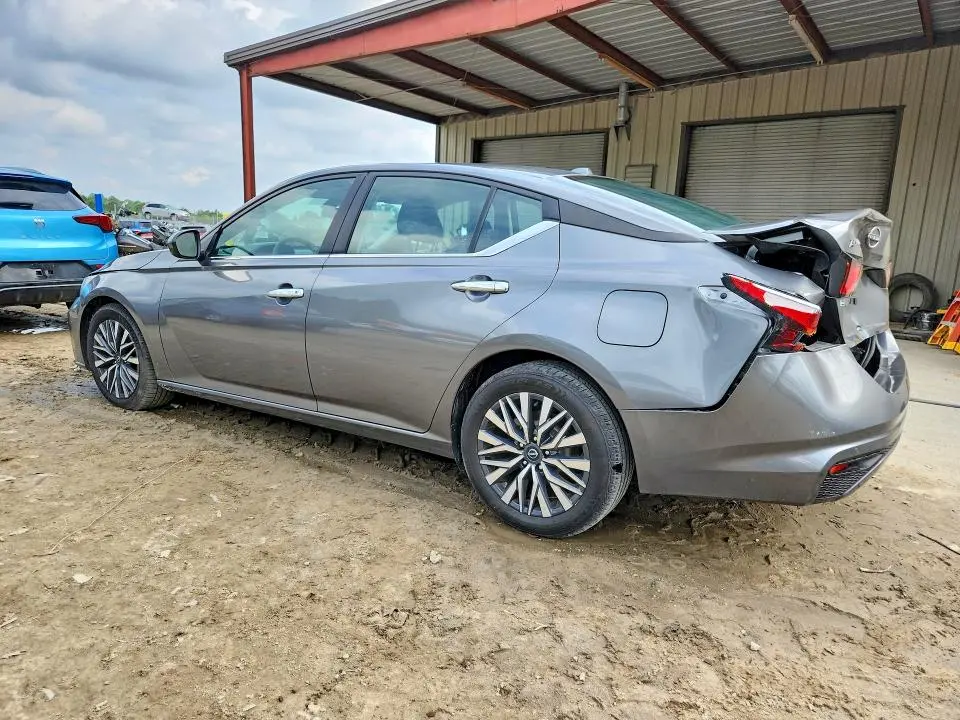 2023 NISSAN ALTIMA SV  