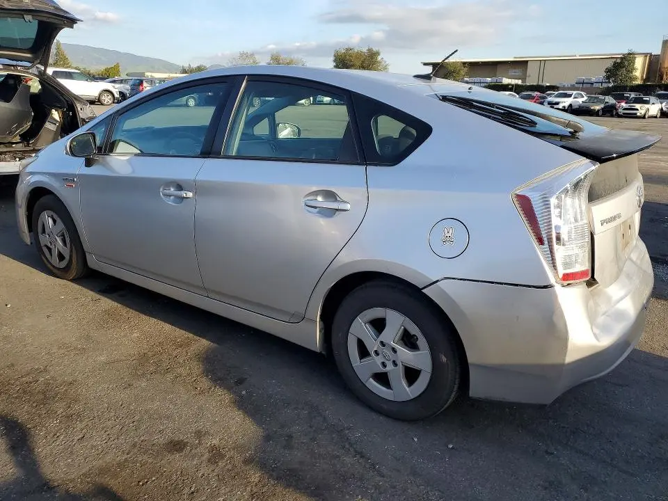 2010 TOYOTA PRIUS III  