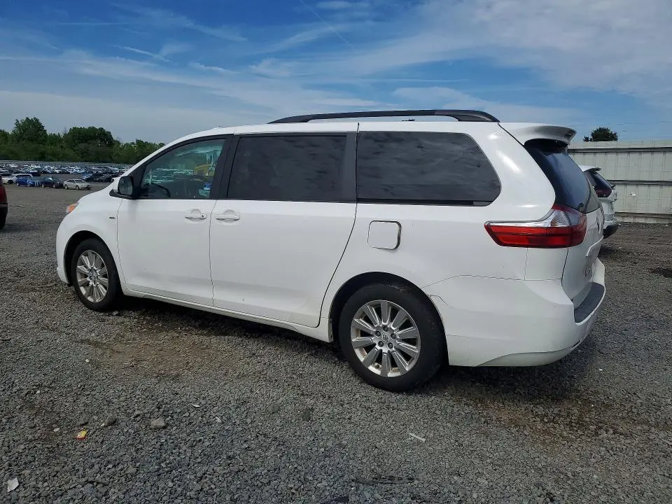2016 TOYOTA SIENNA LE  