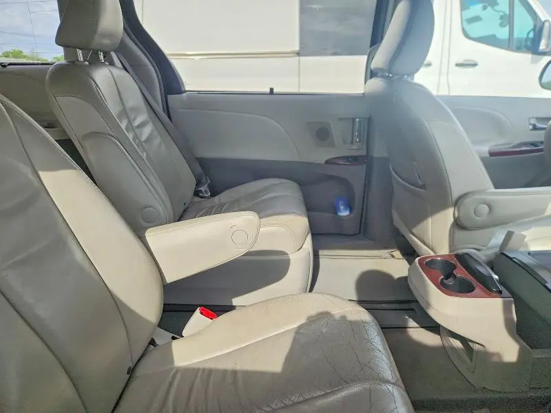 2013 TOYOTA SIENNA XLE 7-PASSENGER  