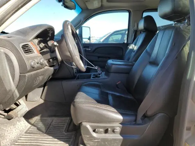 2010 GMC YUKON XL K2500 SLT  