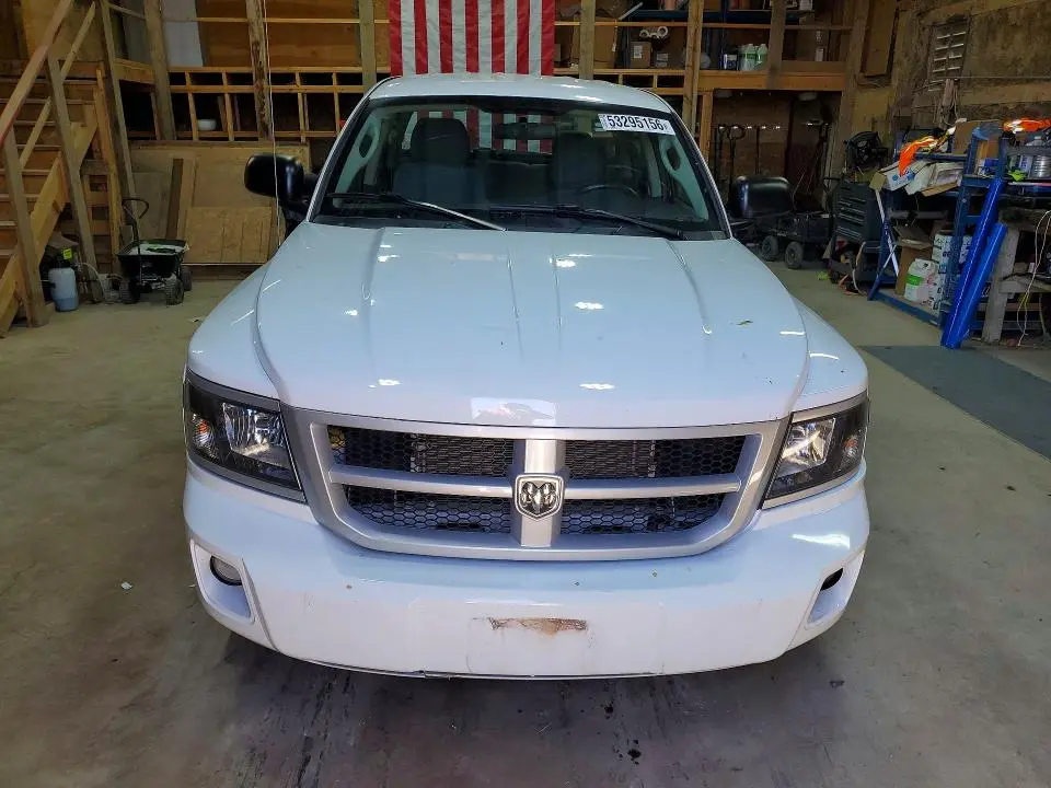 2011 DODGE DAKOTA SLT  