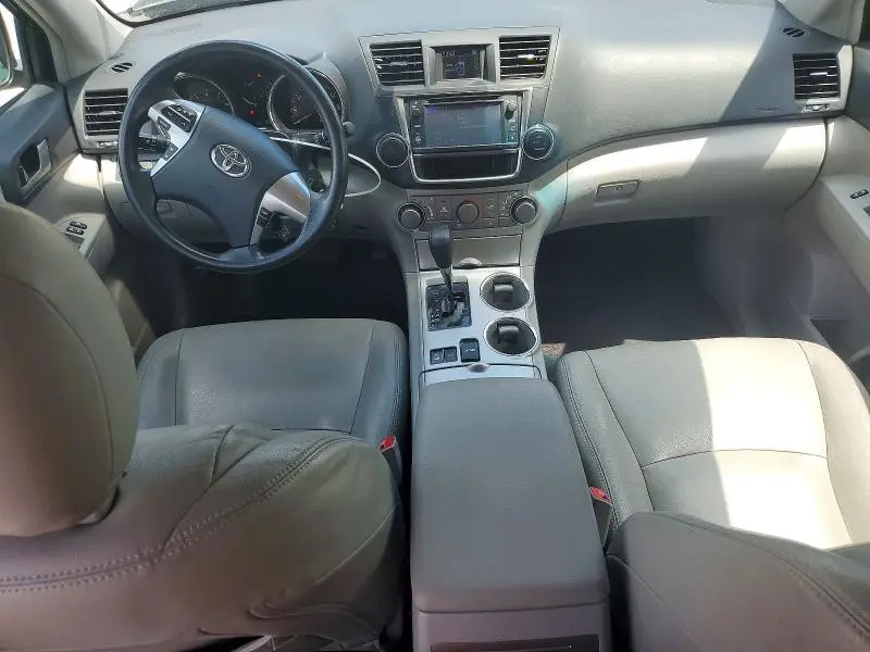 2013 TOYOTA HIGHLANDER PLUS  