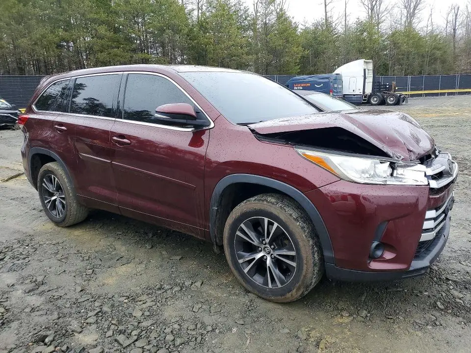 2018 TOYOTA HIGHLANDER LE  
