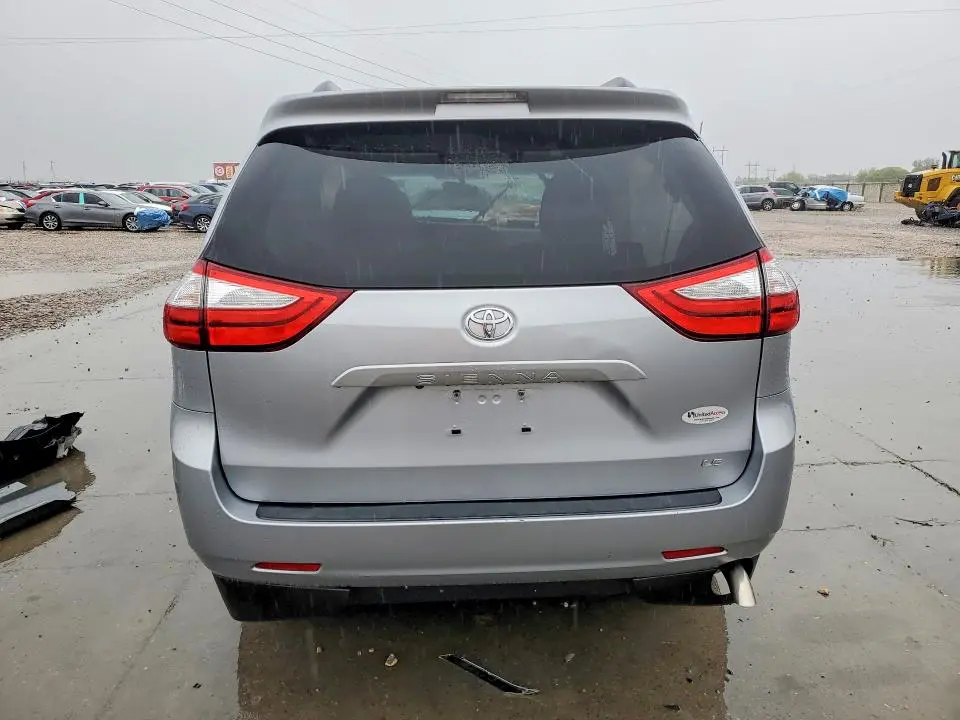 2015 TOYOTA SIENNA LE  