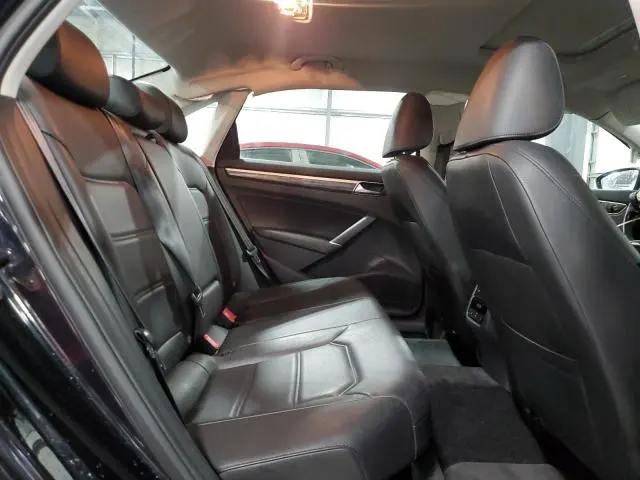 2017 VOLKSWAGEN PASSAT SE  