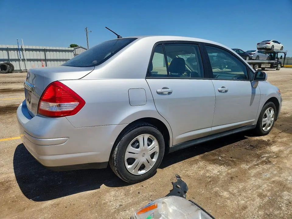 2011 NISSAN VERSA 1.8 S  