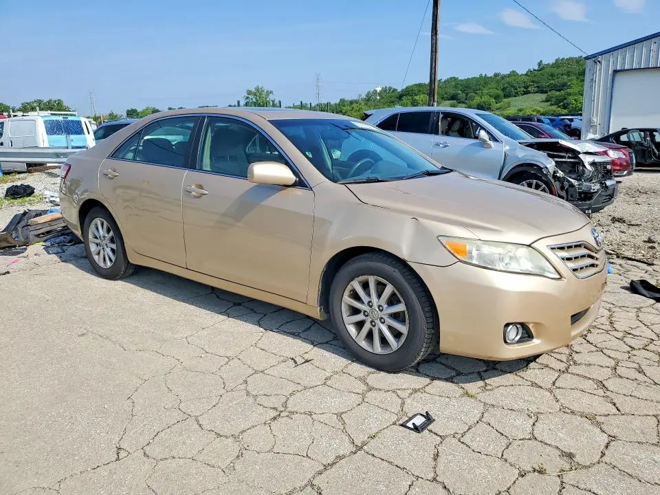 2010 TOYOTA CAMRY XLE  