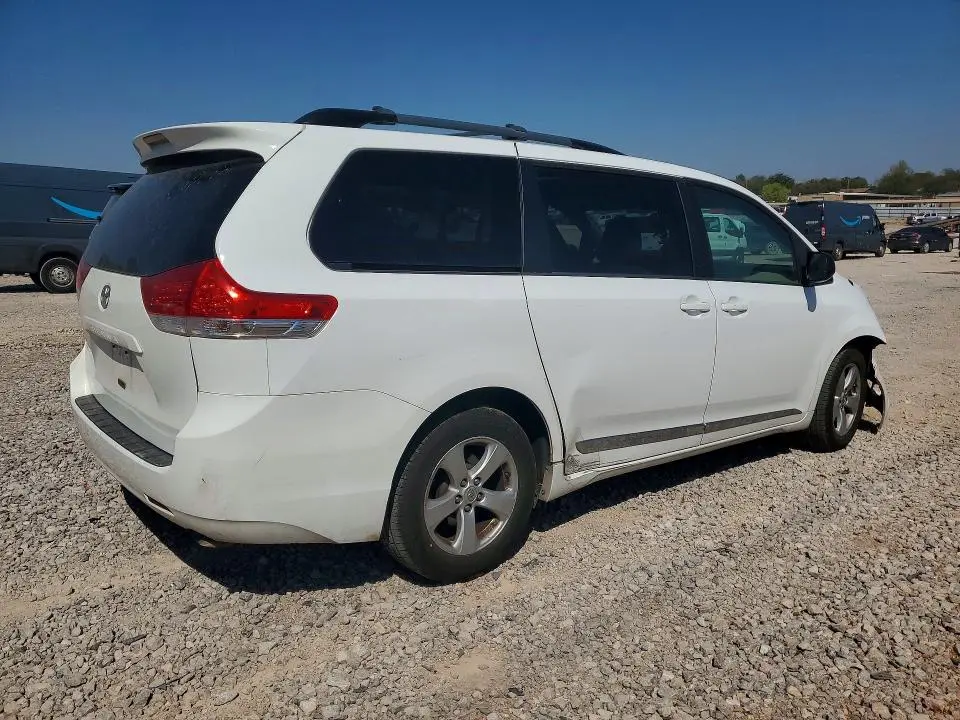 2014 TOYOTA SIENNA LE  