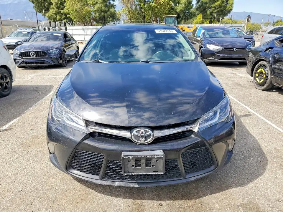 2016 TOYOTA CAMRY SE  