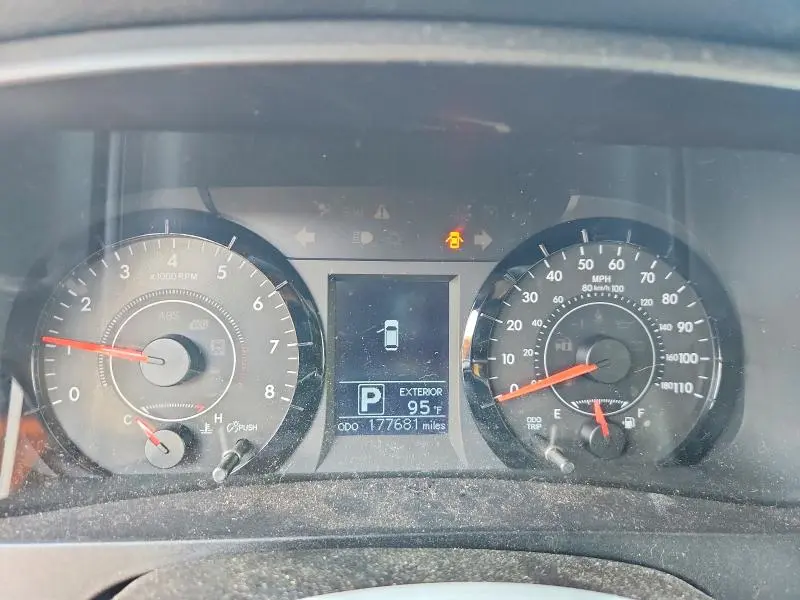 2017 TOYOTA SIENNA LE  