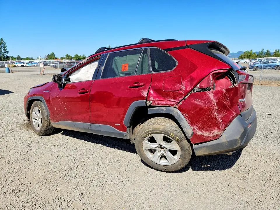 2021 TOYOTA RAV4 XLE  