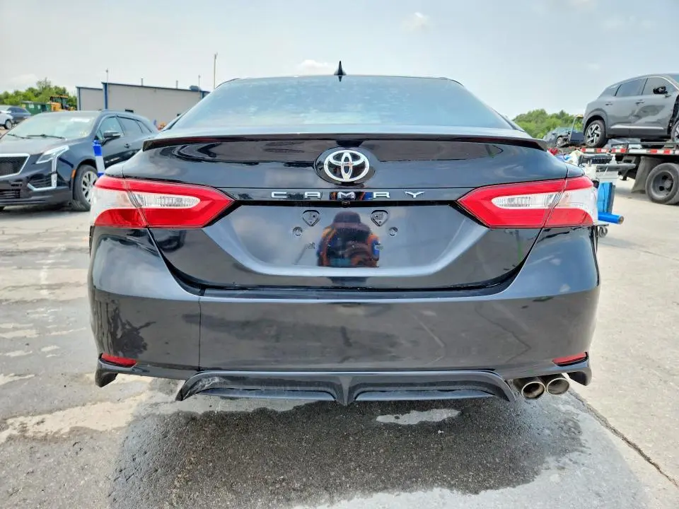 2020 TOYOTA CAMRY SE  