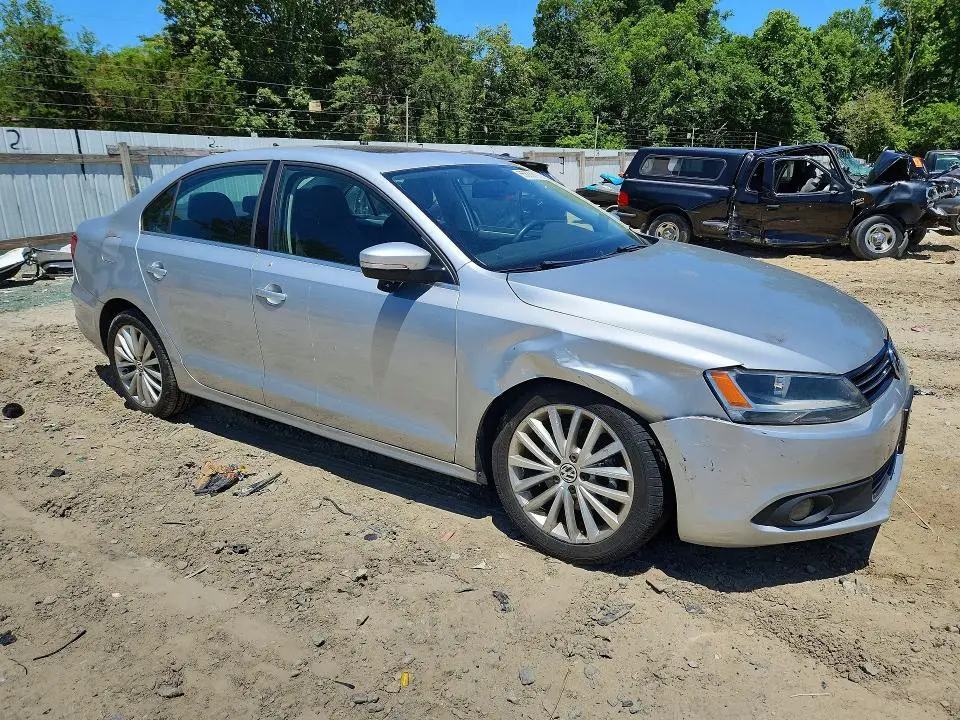 2011 VOLKSWAGEN JETTA SEL  
