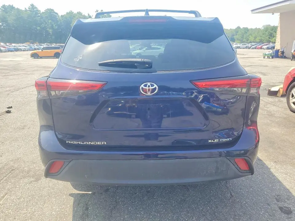 2021 TOYOTA HIGHLANDER XLE  