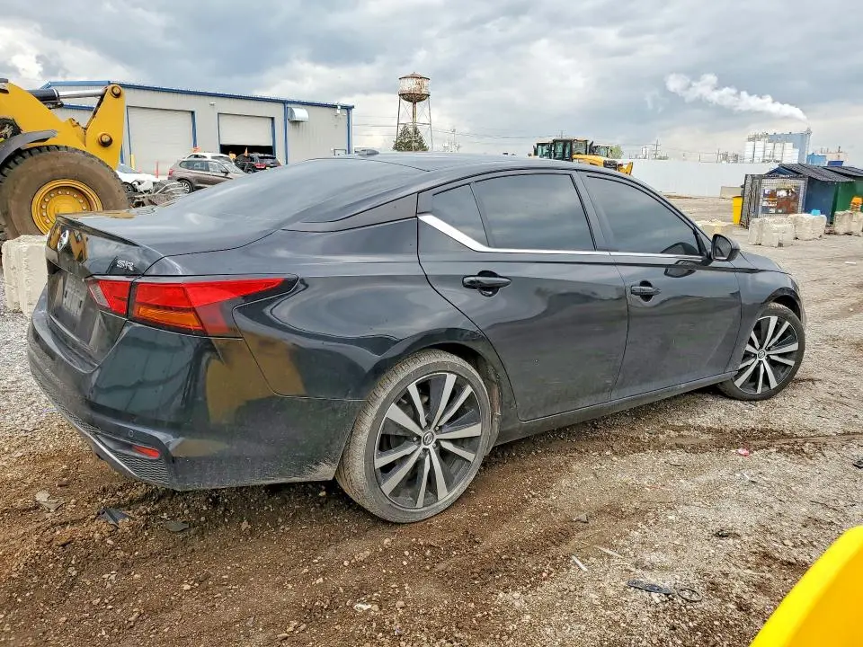 2022 NISSAN ALTIMA SR  