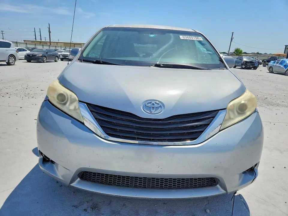 2011 TOYOTA SIENNA LE  
