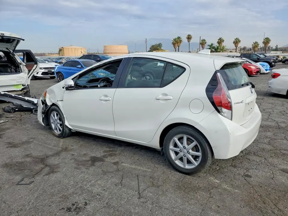 2015 TOYOTA PRIUS C THREE  