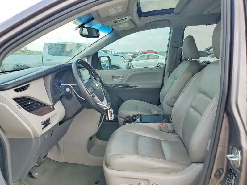 2016 TOYOTA SIENNA XLE PREMIUM 8-PASSENGER  
