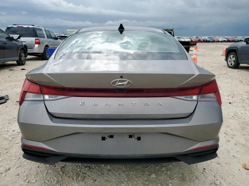 2023 HYUNDAI ELANTRA SE  