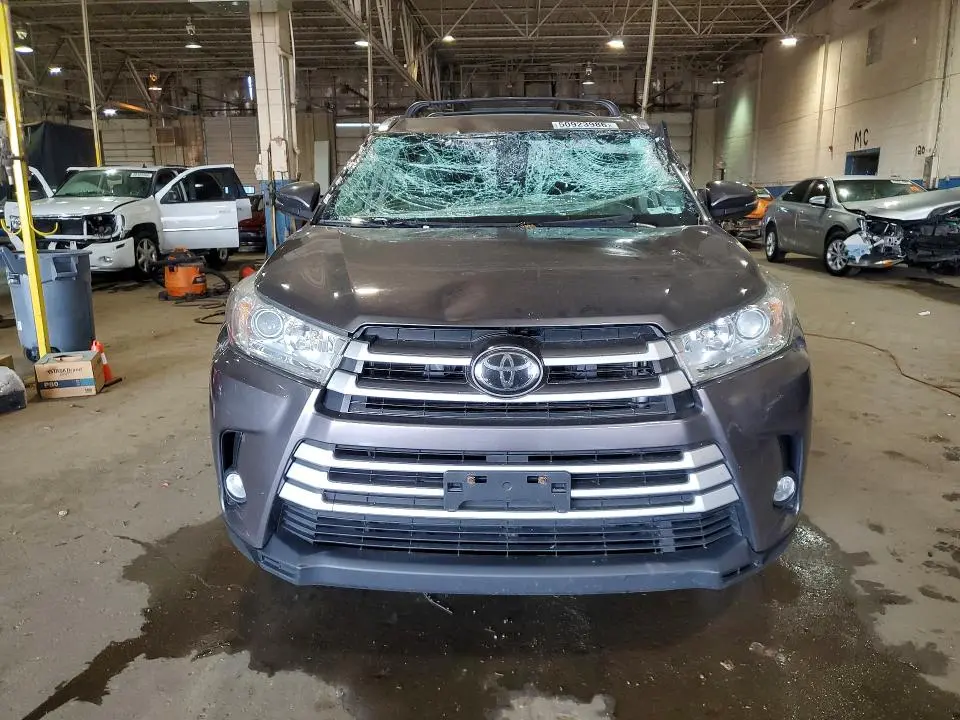 2018 TOYOTA HIGHLANDER XLE  