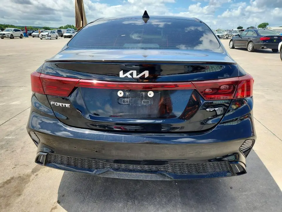2024 KIA FORTE GT LINE  