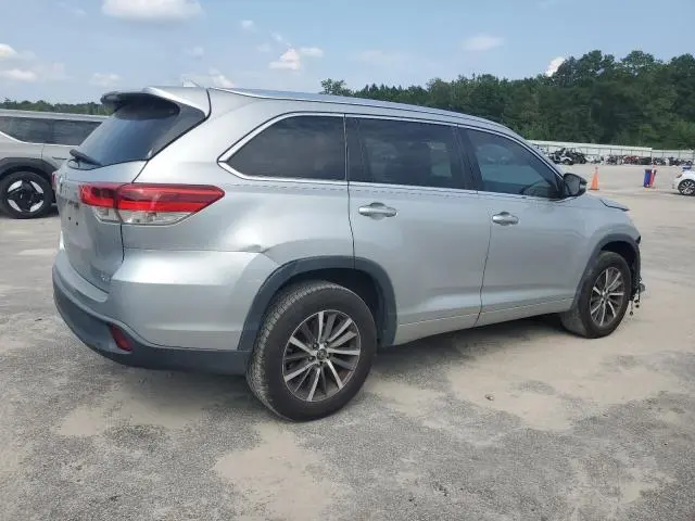 2017 TOYOTA HIGHLANDER SE  