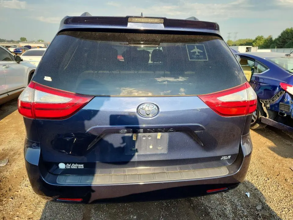 2019 TOYOTA SIENNA XLE 8-PASSENGER  