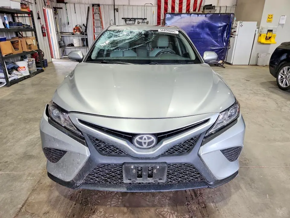2018 TOYOTA CAMRY SE  