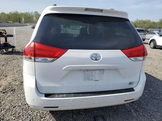 2014 TOYOTA SIENNA XLE  