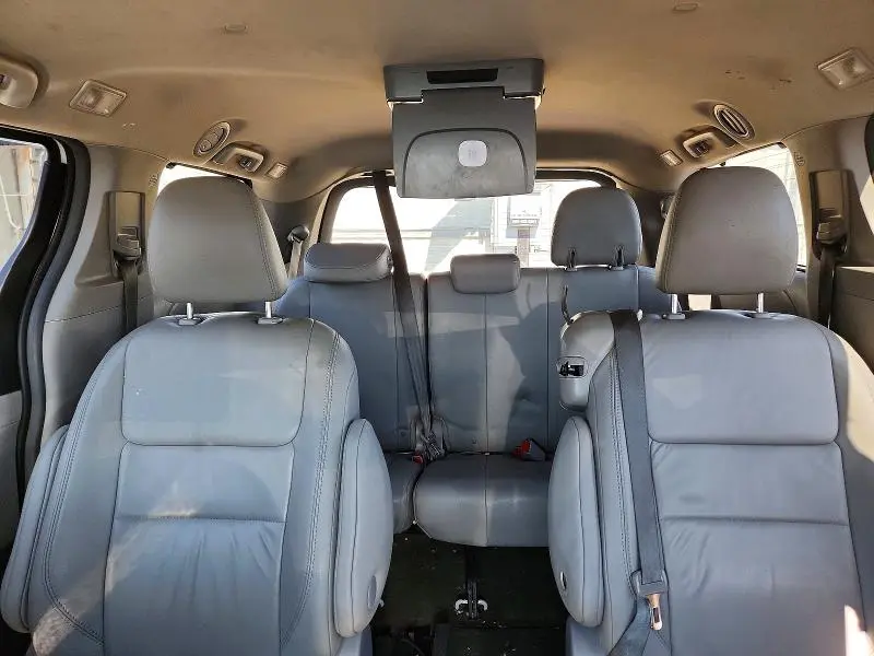 2015 TOYOTA SIENNA XLE 8-PASSENGER  