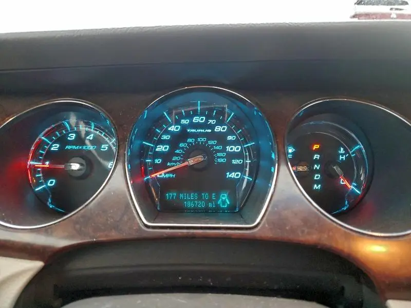 2010 FORD TAURUS SEL  