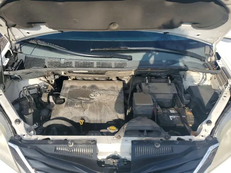 2011 TOYOTA SIENNA LE  