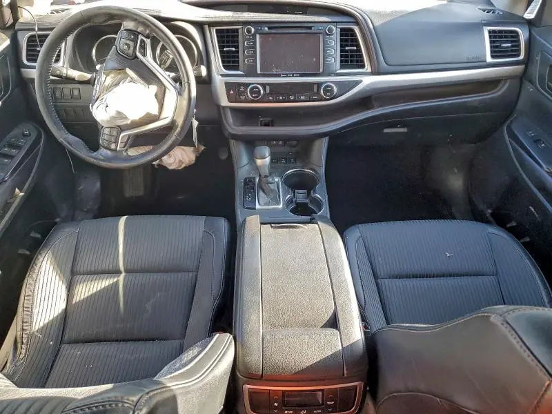 2017 TOYOTA HIGHLANDER LE  