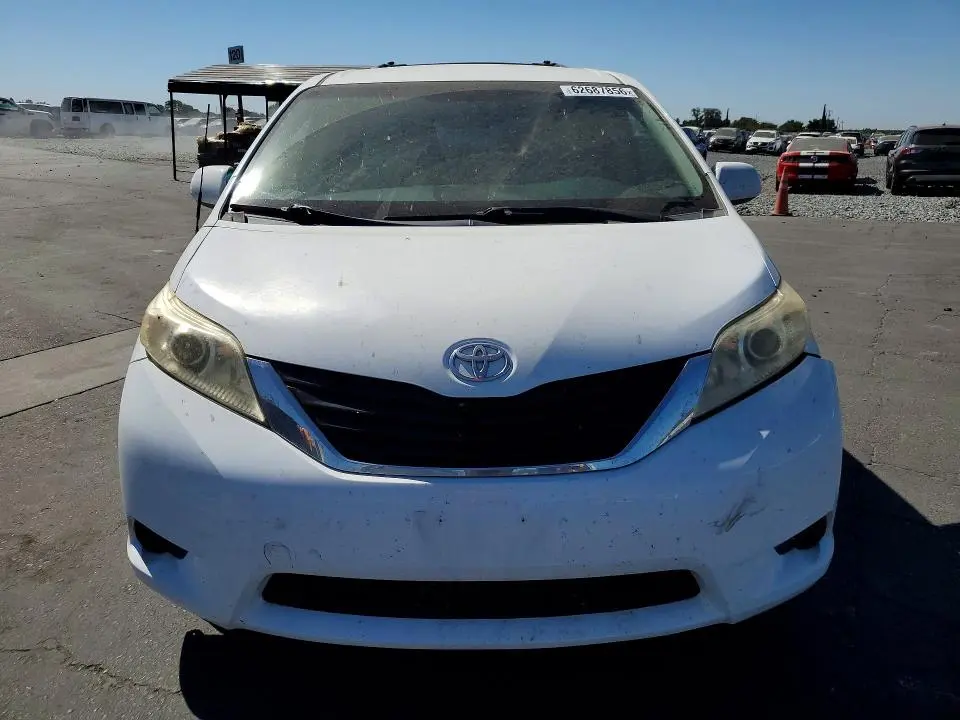 2011 TOYOTA SIENNA LE  