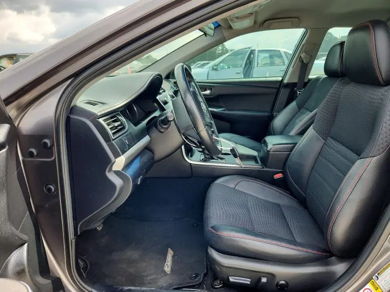 2015 TOYOTA CAMRY SE  