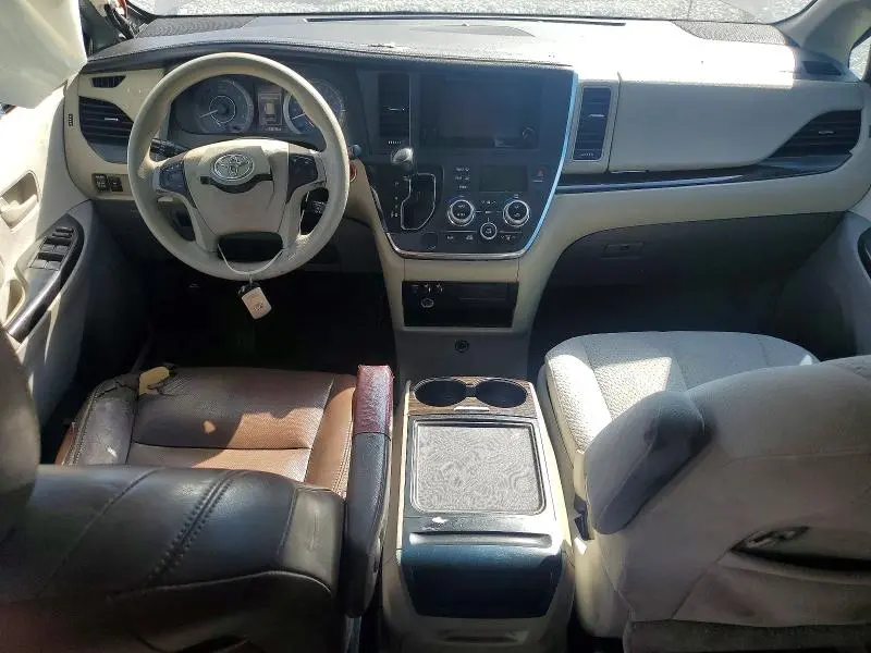 2015 TOYOTA SIENNA XLE 8-PASSENGER  