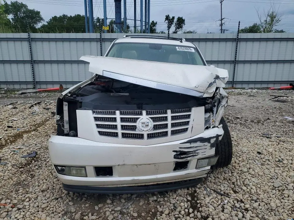 2011 CADILLAC ESCALADE PREMIUM  