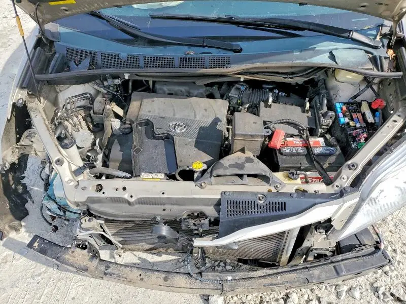 2015 TOYOTA SIENNA LE  