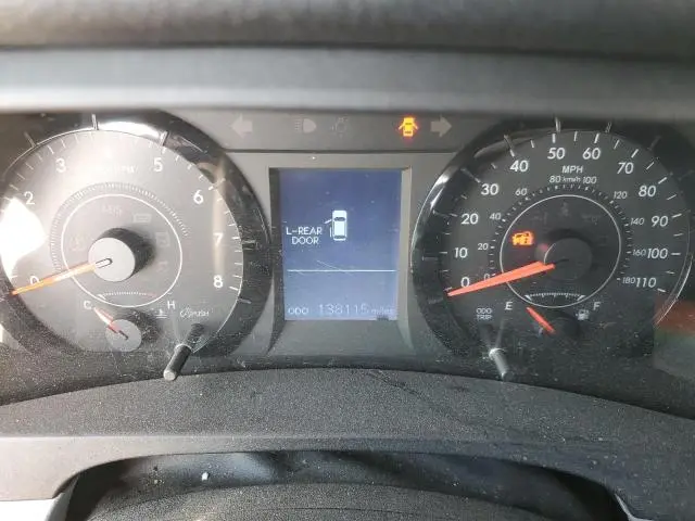 2017 TOYOTA SIENNA LE  