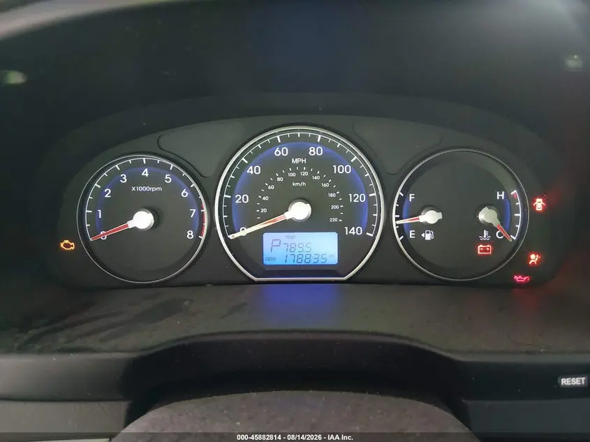 2011 HYUNDAI SANTA FE SE