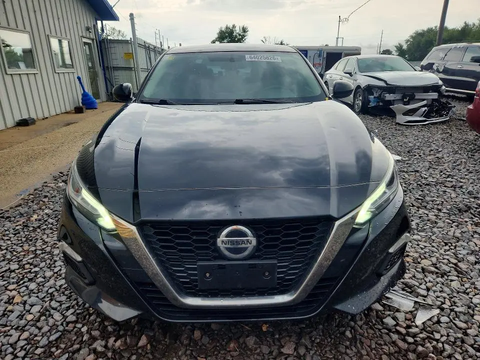 2019 NISSAN ALTIMA SR  