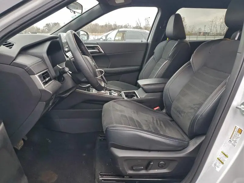 2024 MITSUBISHI OUTLANDER SE  