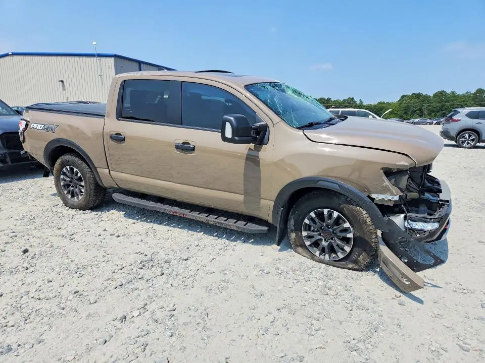 2024 NISSAN TITAN PRO-4X  
